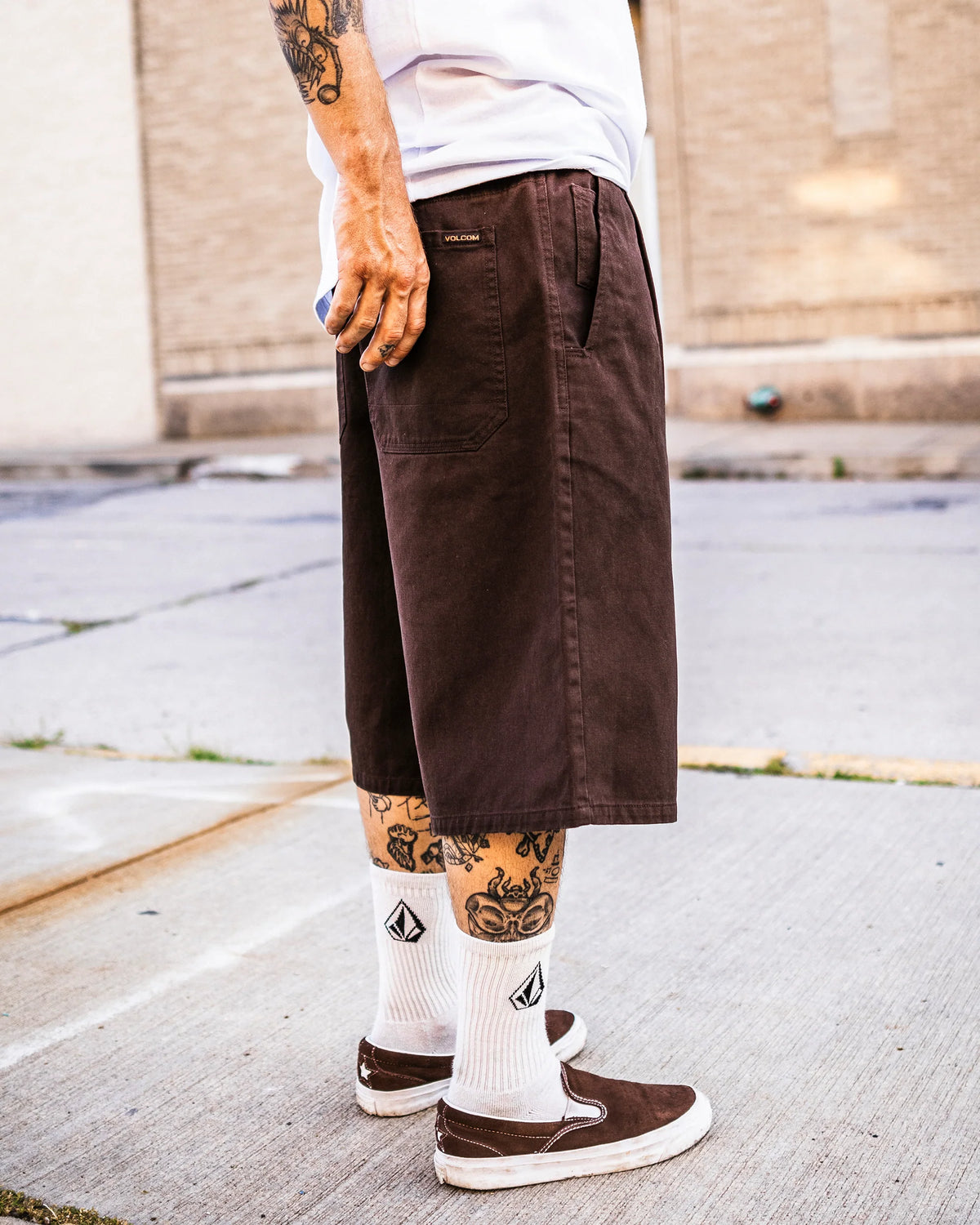 Volcom Chillow 24" Pleated Elastic Waist Cacao Brown Shorts